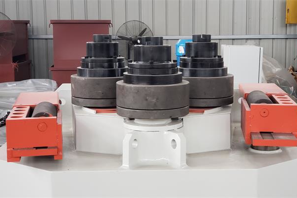 朗日公司生產的一臺臥式型材彎曲機順利通過客戶驗收